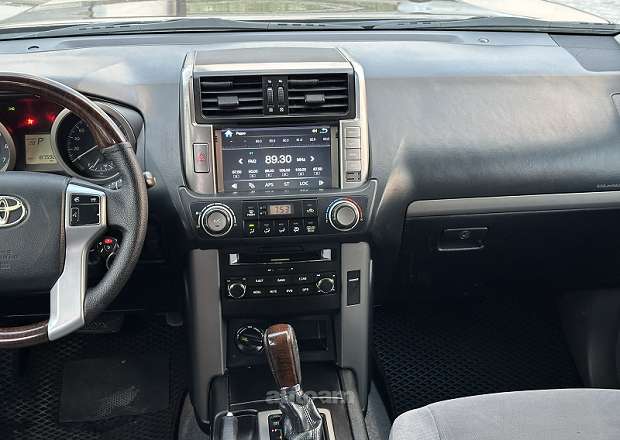 Toyota Land Cruiser Prado 2012 — photo 9