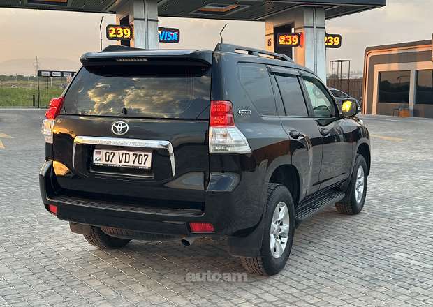 Toyota Land Cruiser Prado 2012 — photo 3