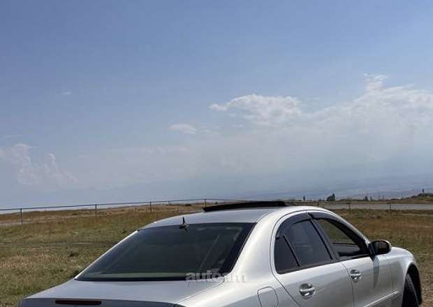 Mercedes-Benz E-Class 2004 — լուսանկար 3