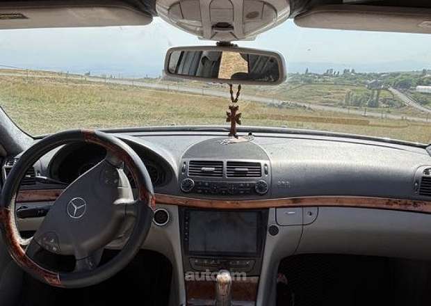 Mercedes-Benz E-Class 2004 — լուսանկար 4