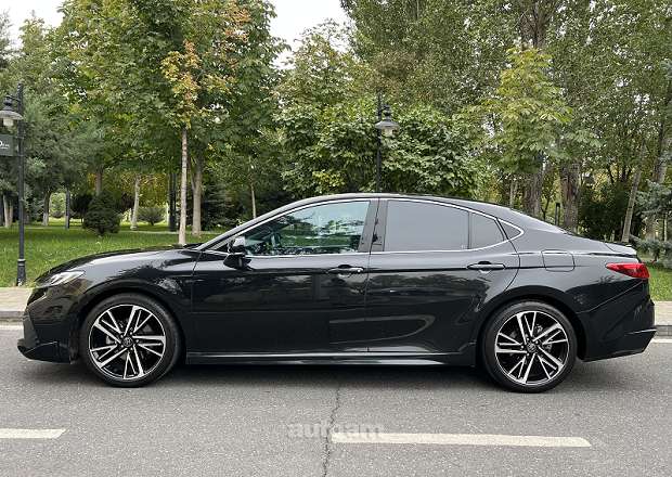 Toyota Camry 2024 — լուսանկար 2