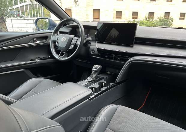 Toyota Camry 2024 — լուսանկար 9