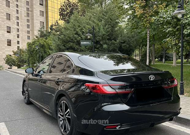 Toyota Camry 2024 — լուսանկար 3