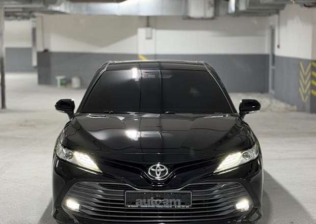 Toyota Camry 2018 — լուսանկար 2
