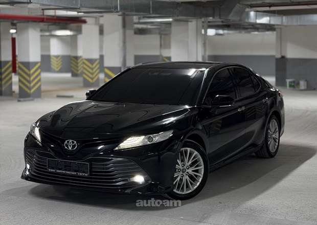 Toyota Camry 2018 — լուսանկար 1