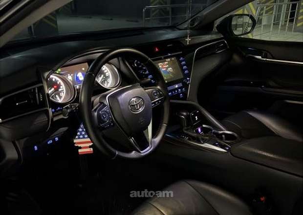 Toyota Camry 2018 — լուսանկար 8