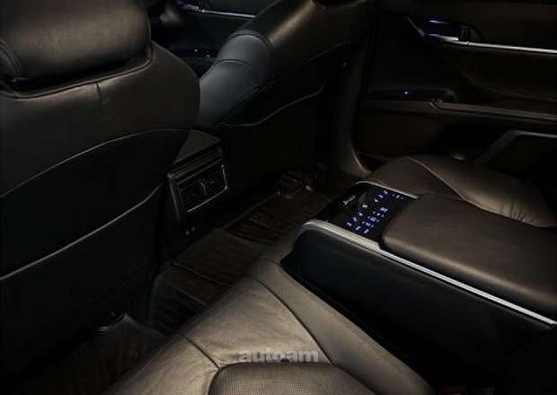 Toyota Camry 2018 — լուսանկար 9