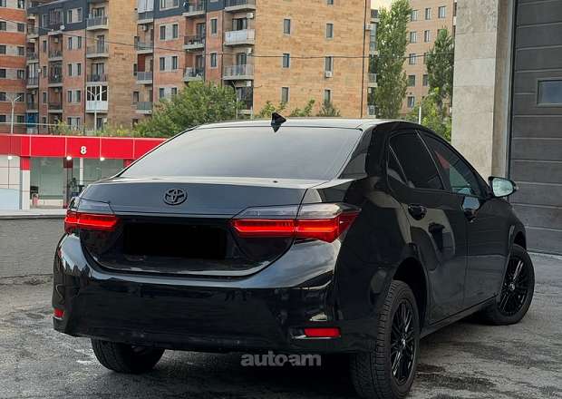Toyota Corolla 2018 — լուսանկար 5