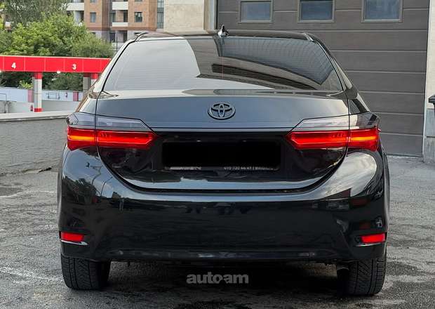Toyota Corolla 2018 — լուսանկար 13