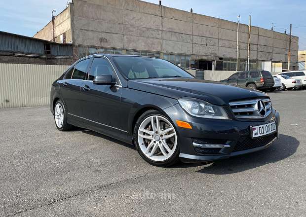 Mercedes-Benz C 300 2012 — լուսանկար 1