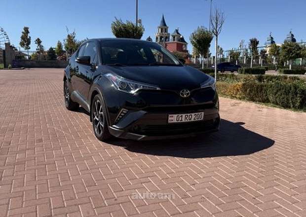Toyota C-HR 2019 — фото 1