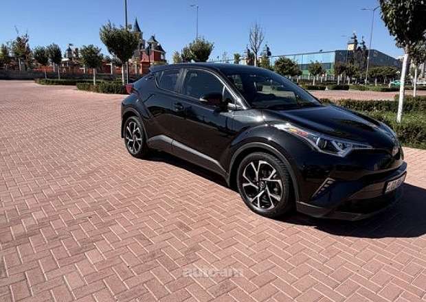 Toyota C-HR 2019 — фото 2