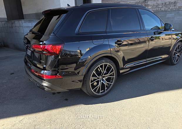 Audi Q7 2021 — լուսանկար 7