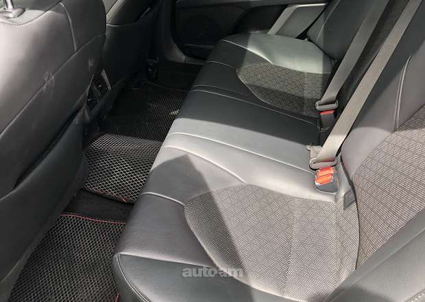 Toyota Camry 2019 — photo 2