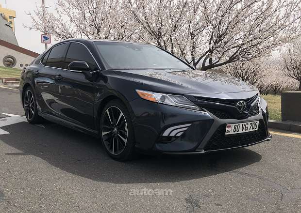 Toyota Camry 2019 — photo 10