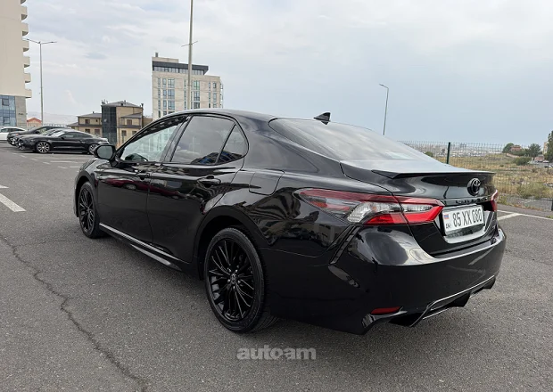 Toyota Camry 2022 — լուսանկար 7