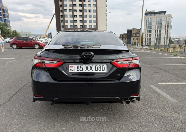 Toyota Camry 2022 — լուսանկար 11