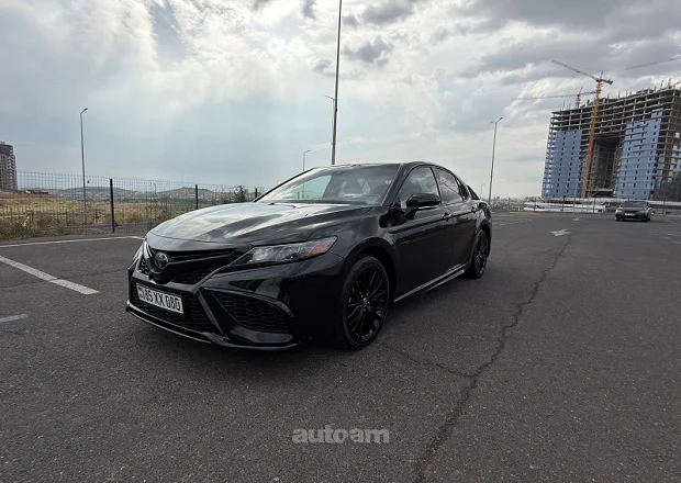Toyota Camry 2022 — լուսանկար 1