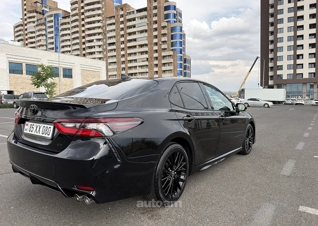 Toyota Camry 2022 — լուսանկար 8