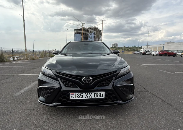 Toyota Camry 2022 — լուսանկար 3