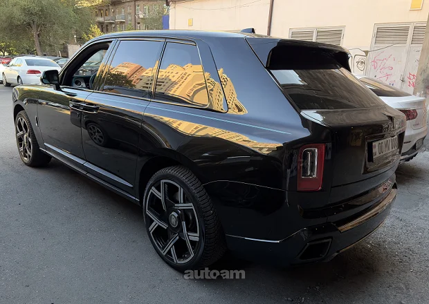 Rolls Royce Cullinan 2023 — լուսանկար 2
