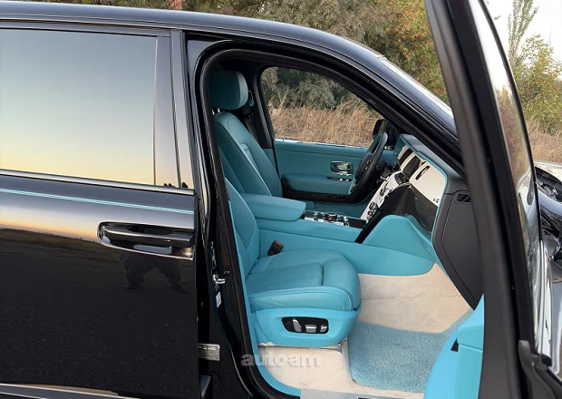 Rolls Royce Cullinan 2023 — լուսանկար 11