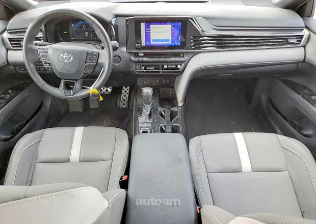 Toyota Camry 2025 — լուսանկար 2