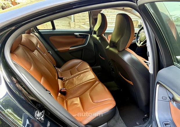 Volvo S60 2010 — լուսանկար 9