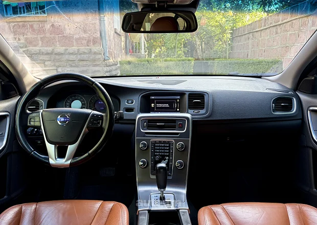 Volvo S60 2010 — լուսանկար 8