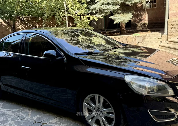 Volvo S60 2010 — լուսանկար 2