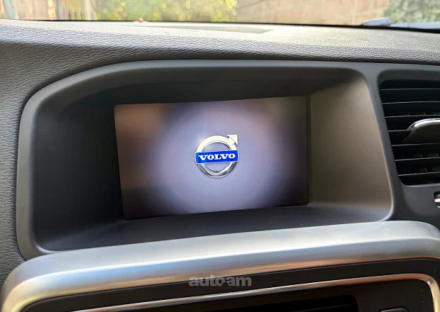 Volvo S60 2010 — լուսանկար 7