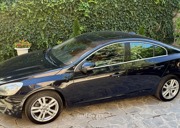 Volvo S60 2010 — լուսանկար 3