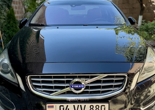Volvo S60 2010 — լուսանկար 1