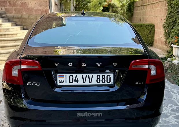 Volvo S60 2010 — լուսանկար 4