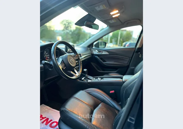 Mazda 3 2018 — լուսանկար 2
