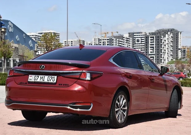 Lexus ES 200 2022 — լուսանկար 4