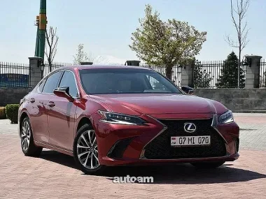 Lexus ES 200, 2022