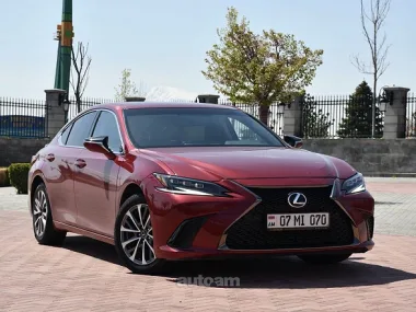 Lexus ES 200, 2022