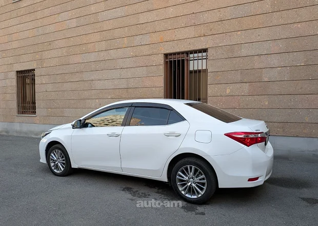 Toyota Corolla 2014 — լուսանկար 11