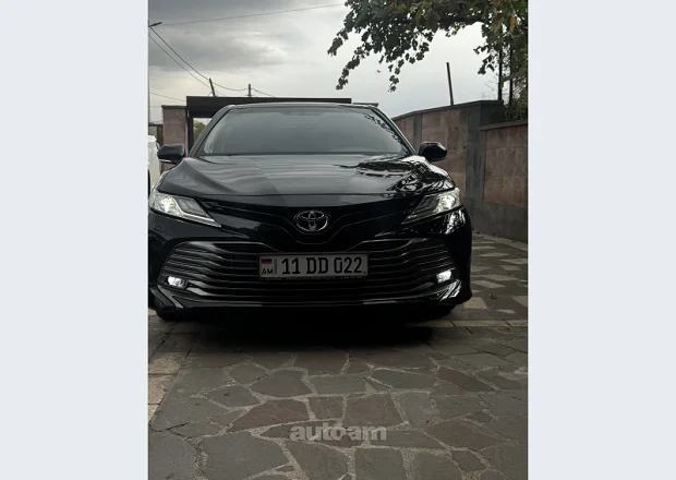 Toyota Camry 2018 — լուսանկար 1