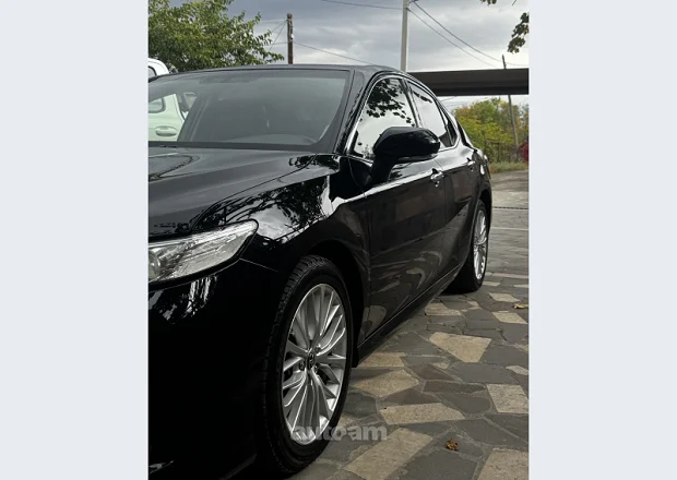 Toyota Camry 2018 — լուսանկար 3