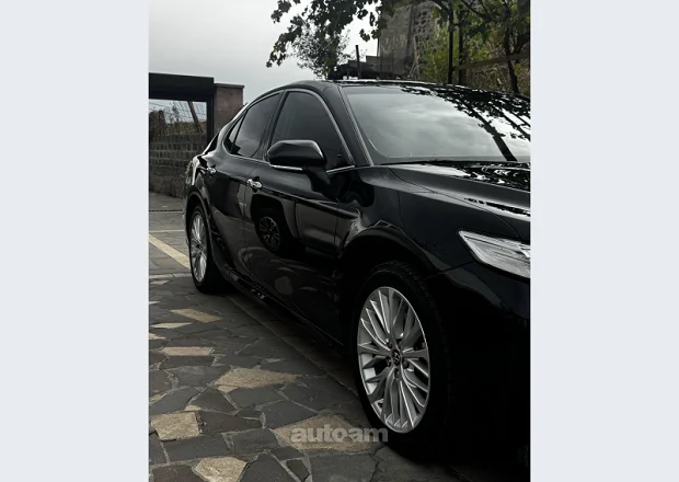 Toyota Camry 2018 — լուսանկար 2