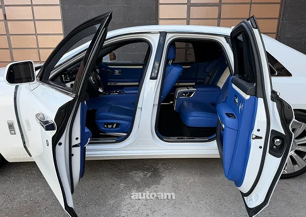 Rolls Royce Ghost 2021 — լուսանկար 9