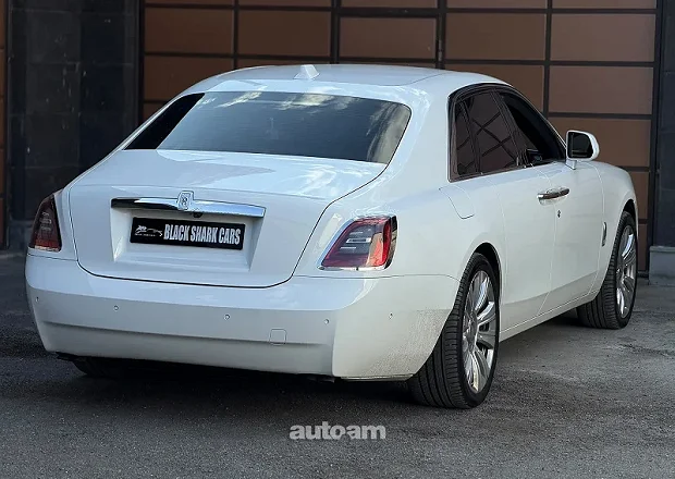 Rolls Royce Ghost 2021 — լուսանկար 2