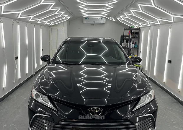 Toyota Camry 2018 — լուսանկար 1
