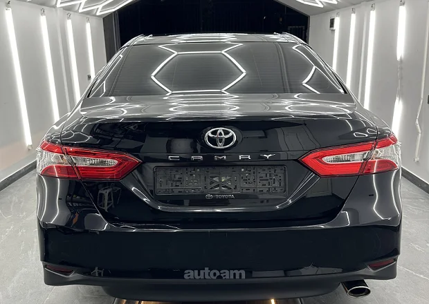 Toyota Camry 2018 — լուսանկար 3