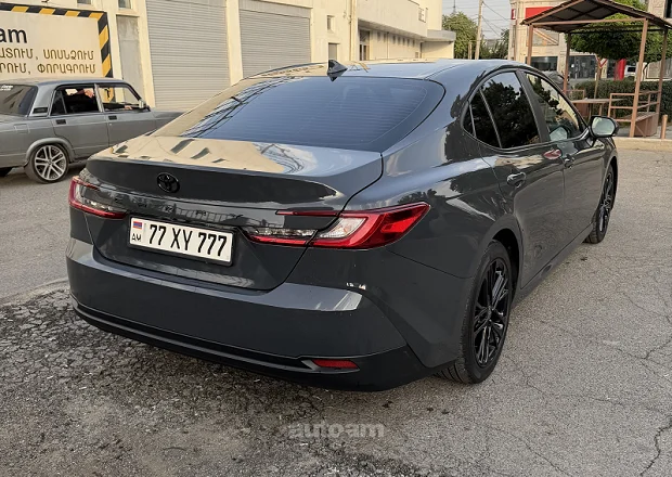 Toyota Camry 2024 — լուսանկար 3