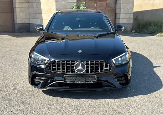 Mercedes-Benz E 300 2019 — լուսանկար 1
