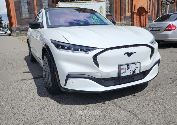 Ford Mustang 2021 — լուսանկար 1