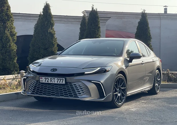 Toyota Camry 2025 — լուսանկար 1